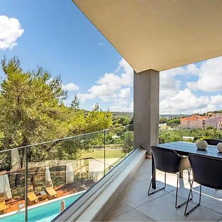 Ferienhaus Stunning In Pula